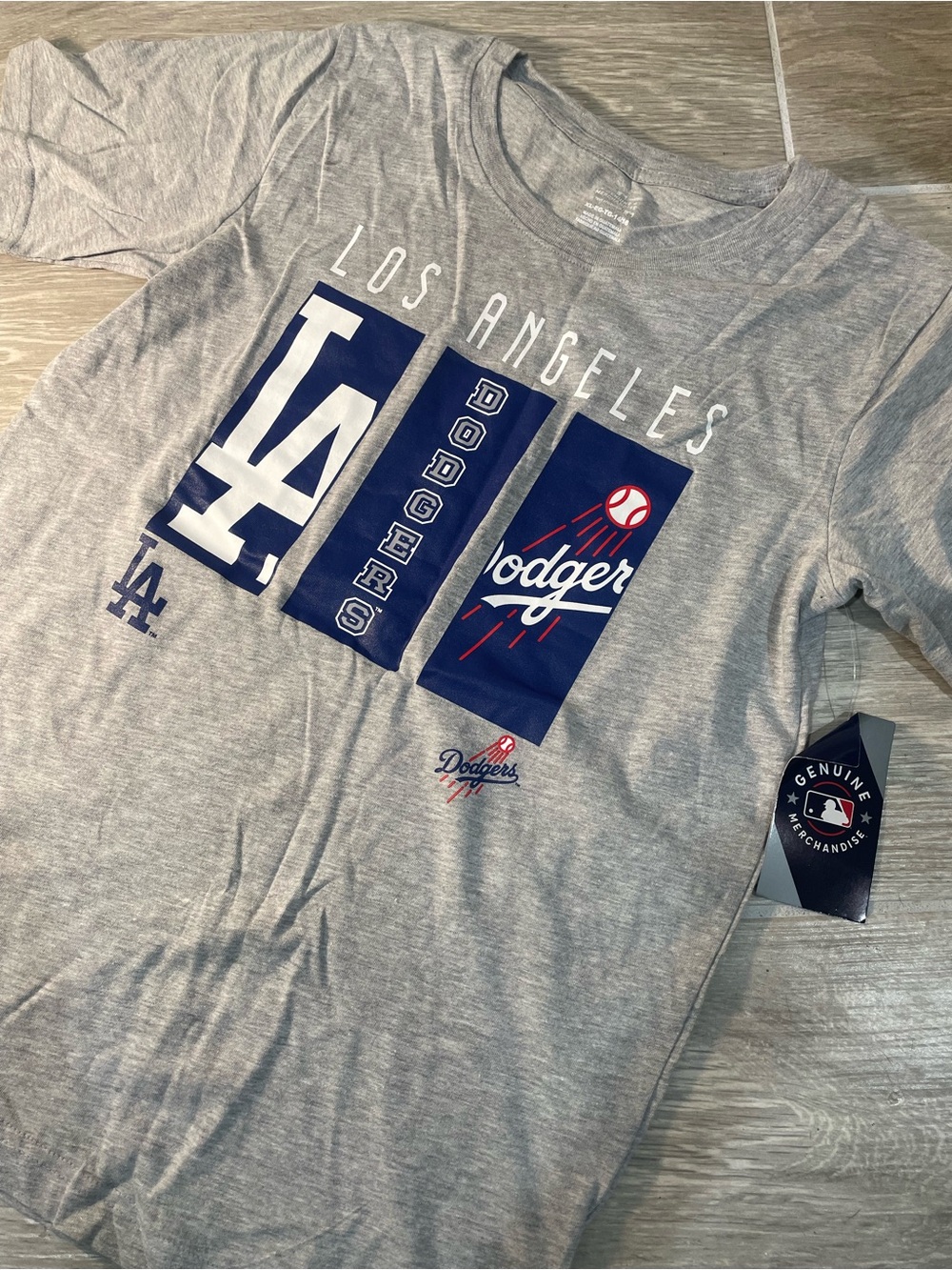Genuine Merchandise Gray and Navy MLB Logo Tee Tag